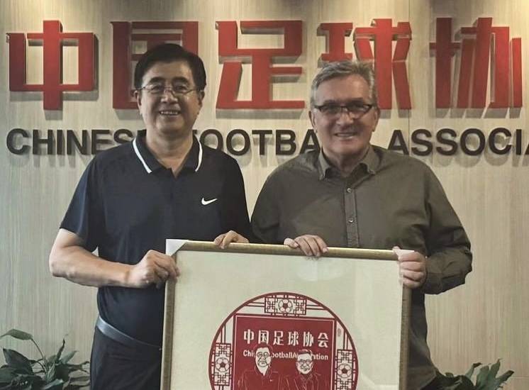 开运体育入口-缺钱！国足教练团队预算仅100-120万欧伊万已是降薪执教的简单介绍