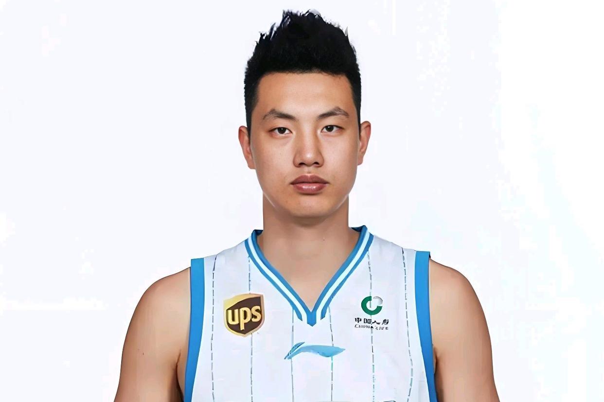 包含上赛季场均1.4分1.7板媒体人俞长栋新赛季将签约宁波男篮的词条