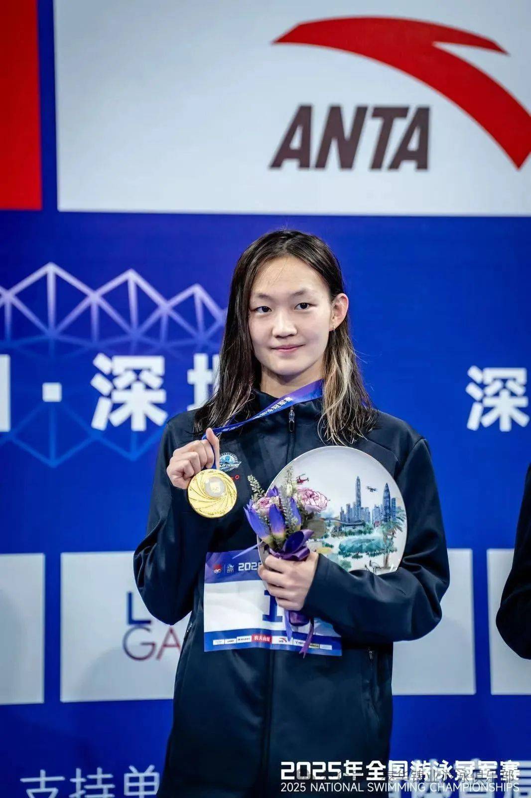 女子游泳比赛中国选手夺金