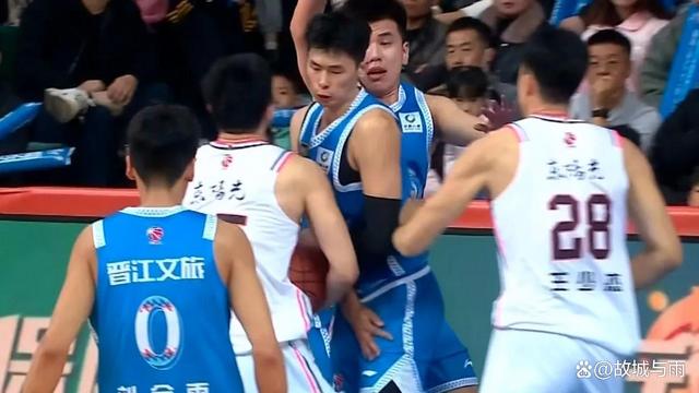 顶级联赛角逐频现，劲旅争霸争夺胜利